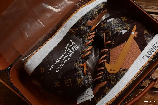 One Kick Off-Louis AJ1 1 Air x AQ0818-158 Jordan OW 0526